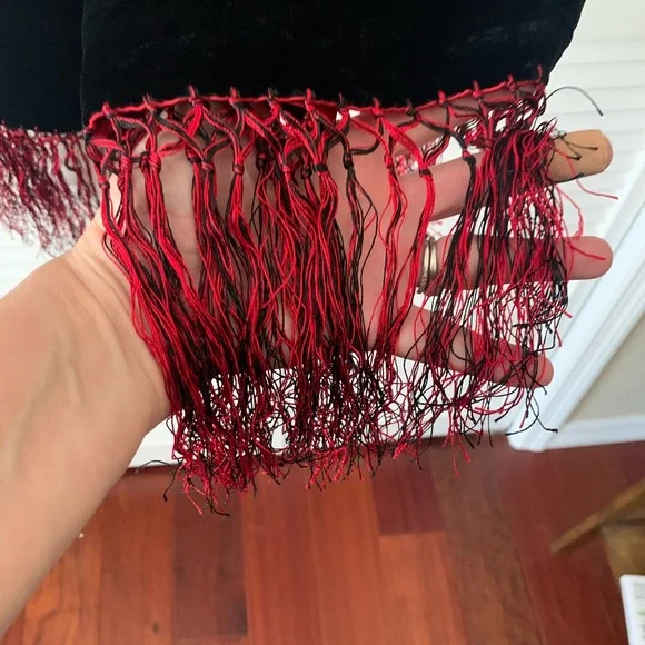 Valerie Stevens Black Velvet Red Silk Shawl/Wrap - Picture 4 of 8